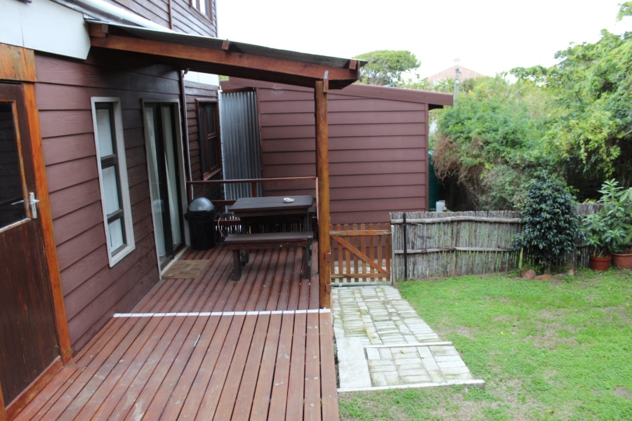 6 Bedroom Property for Sale in Paradise Beach Eastern Cape